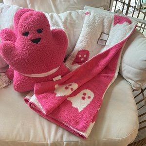 NWT Viral pink ghost blanket pillow bundle TikTok Halloween Cupcake Cake Cash